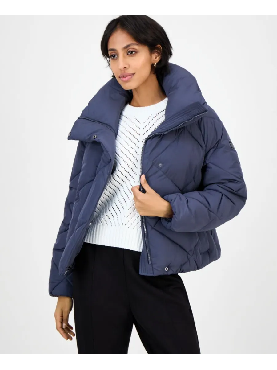 Женское короткое пуховое пальто с ромбовидным узором BCBG — изображение 4 из 5, синий