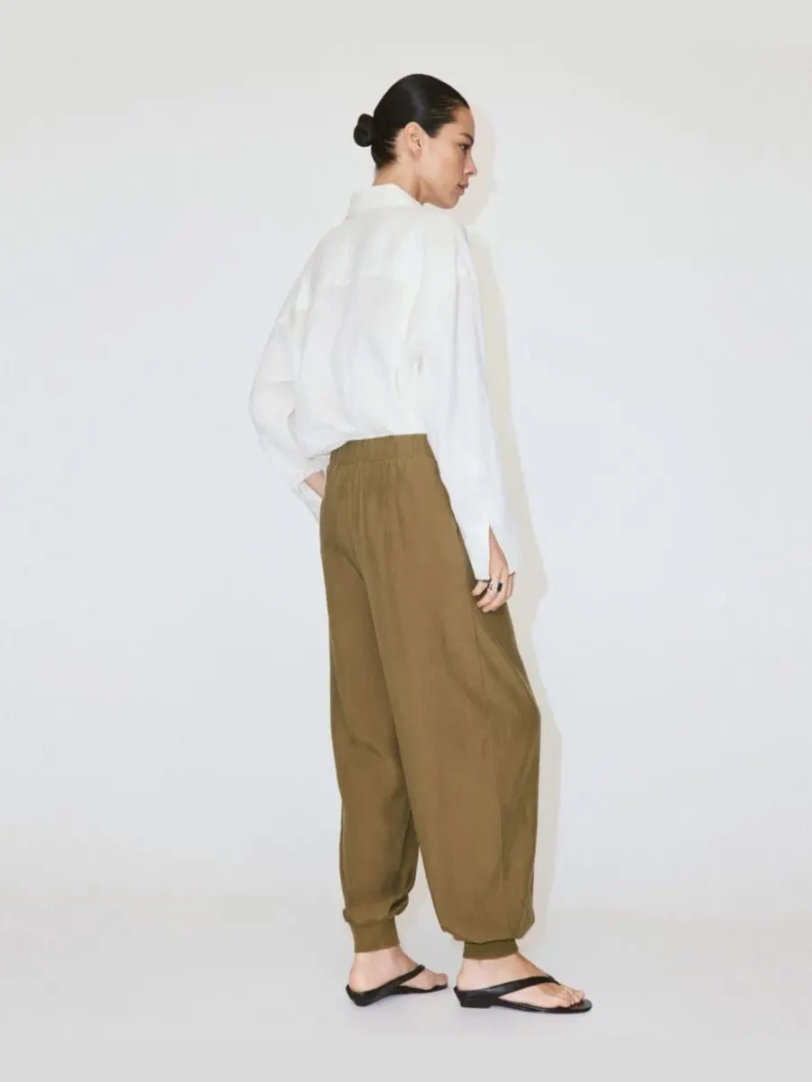 Брюки свободного кроя из лиоцелла Baggy Lyocell Pants MANGO — изображение 3 из 7, хаки