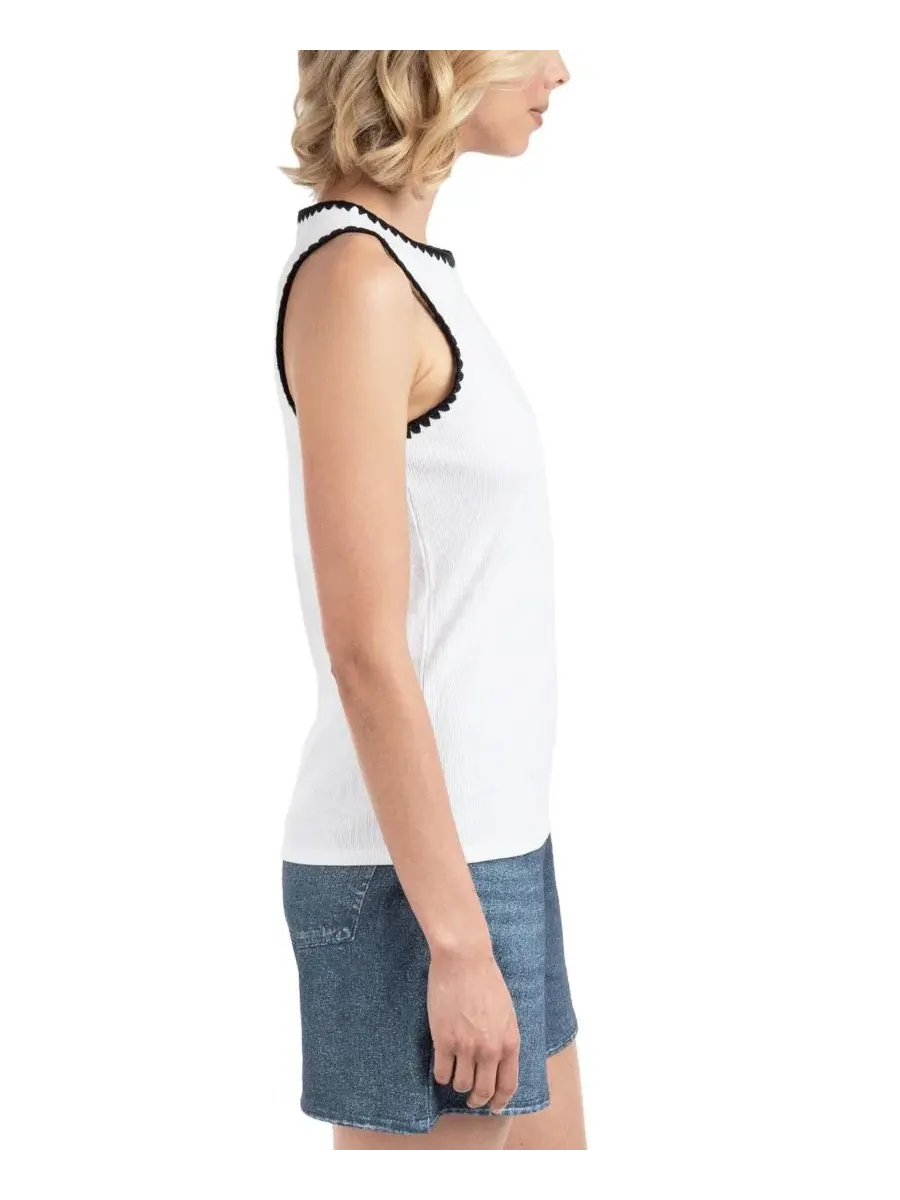 Женский топ без рукавов с контрастной вышивкой, модель Contrast Embroidered Tank ELLE Collection — изображение 2 из 3, белый