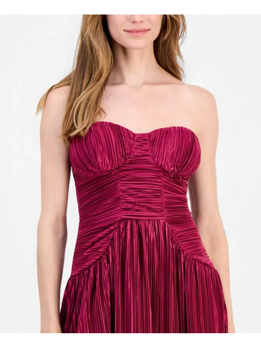 Платье мини с плиссировкой Greeier Pleated Strapless Mini Dress LULUS — изображение 3 из 5, маджента