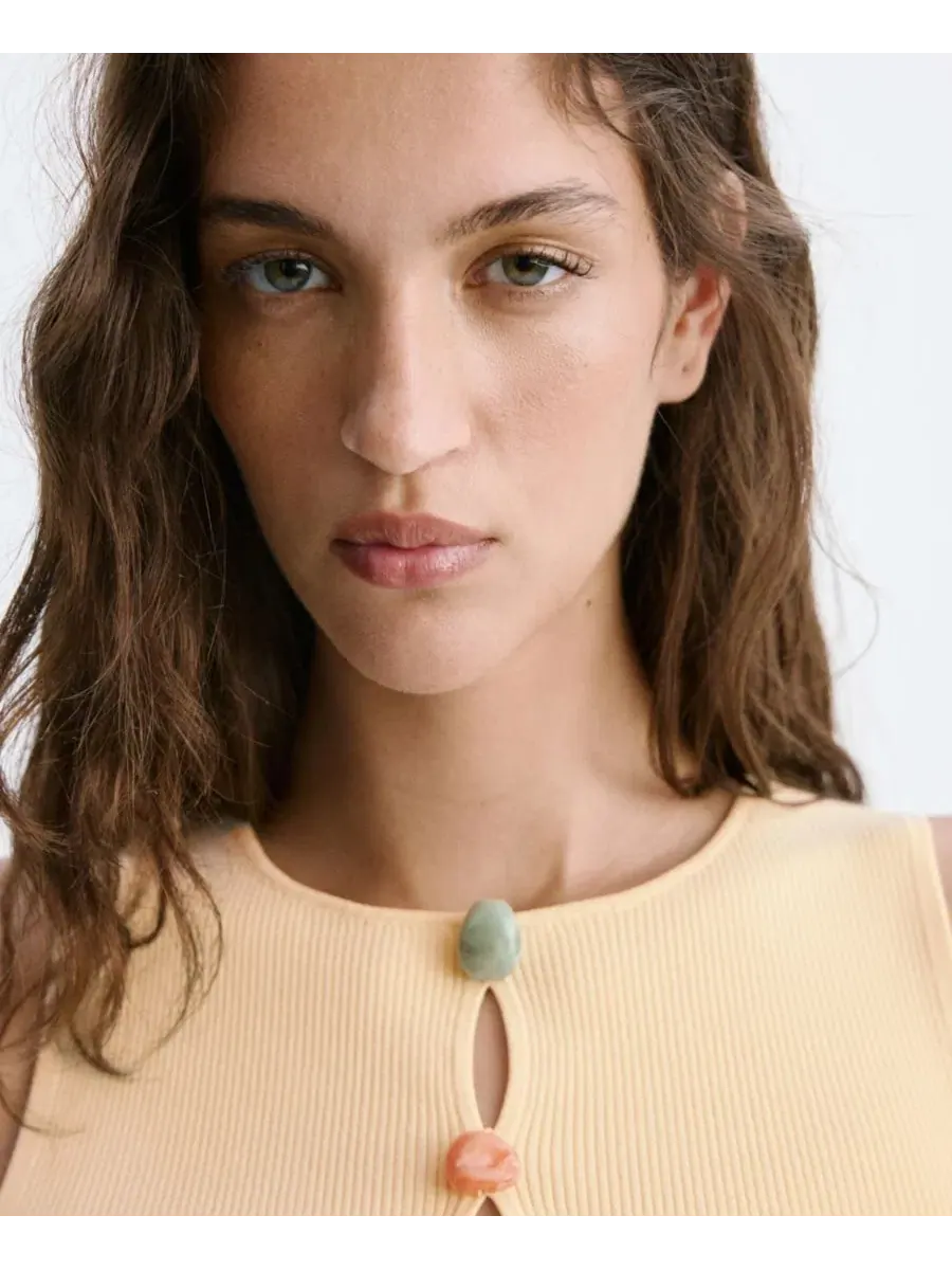 Женский топ с бисером, без рукавов, модель Beads Ribbed Top MANGO — изображение 4 из 6, желтый
