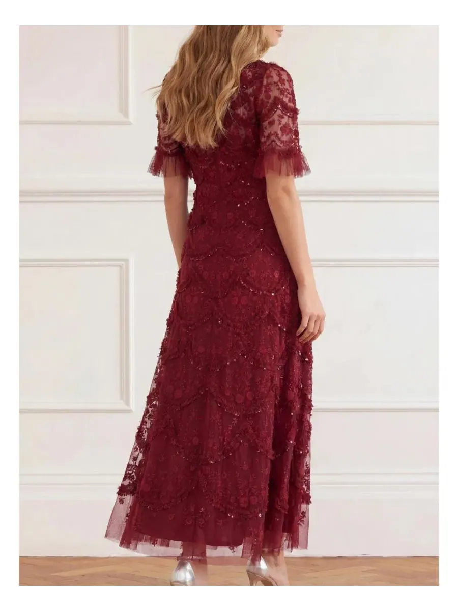 Платье с принтом Lily Bloom Floral, ярусное с пайетками Needle & Thread — изображение 6 из 6, гранат
