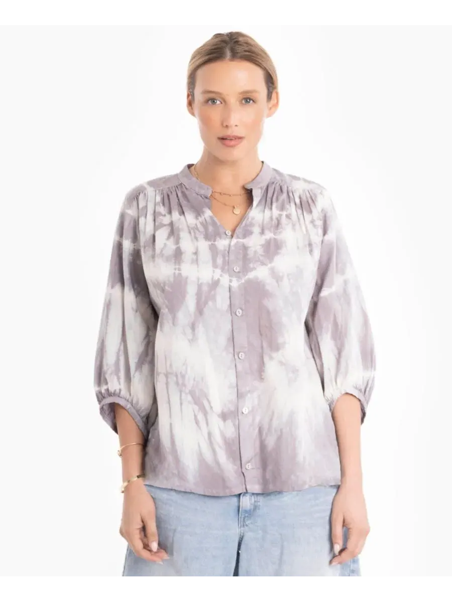 Блуза-крестьянка с принтом, с пуговицами, модель Tie-Dye Button-Front Peasant Top Ocean+Main — серый