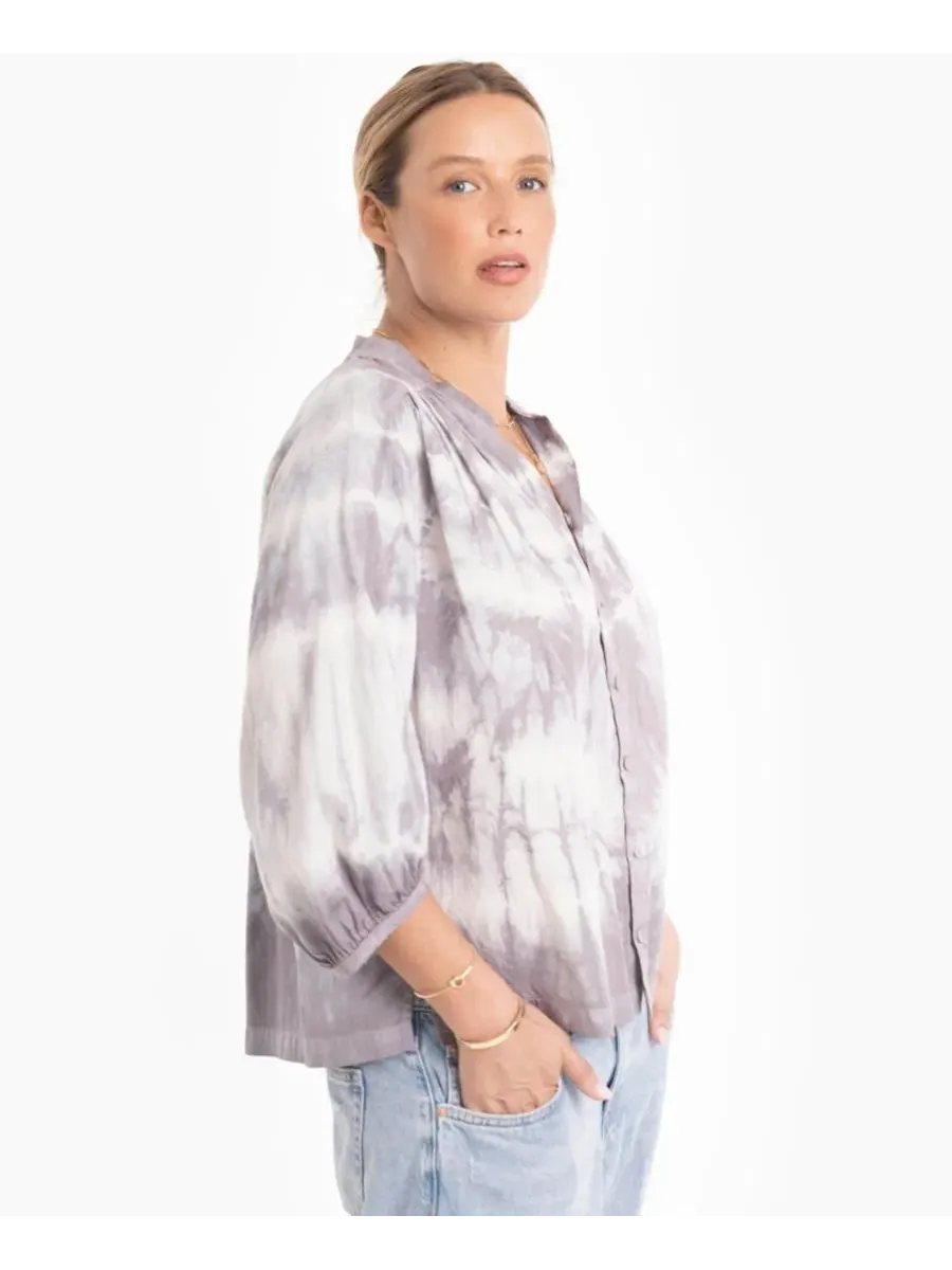 Блуза-крестьянка с принтом, с пуговицами, модель Tie-Dye Button-Front Peasant Top Ocean+Main — изображение 3 из 3, серый