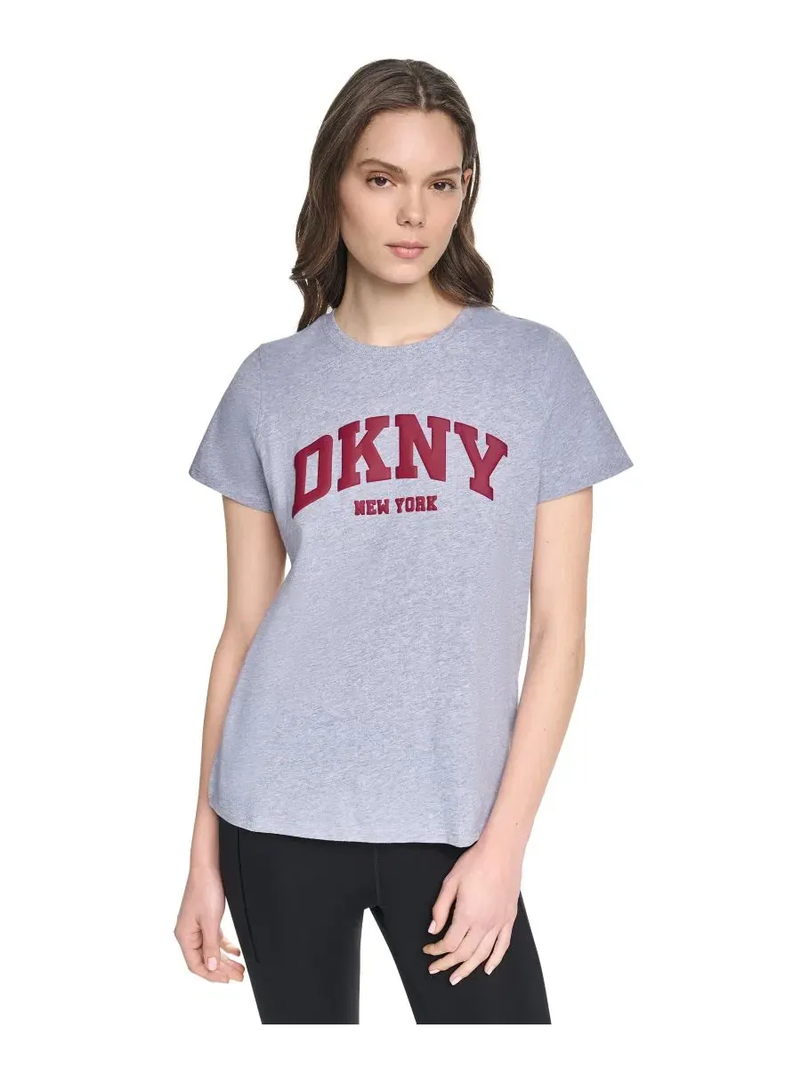 Футболка женская свободного кроя с вышивкой Puff Varsity Logo DKNY Sport, Pgh/Beet — изображение 2 из 6