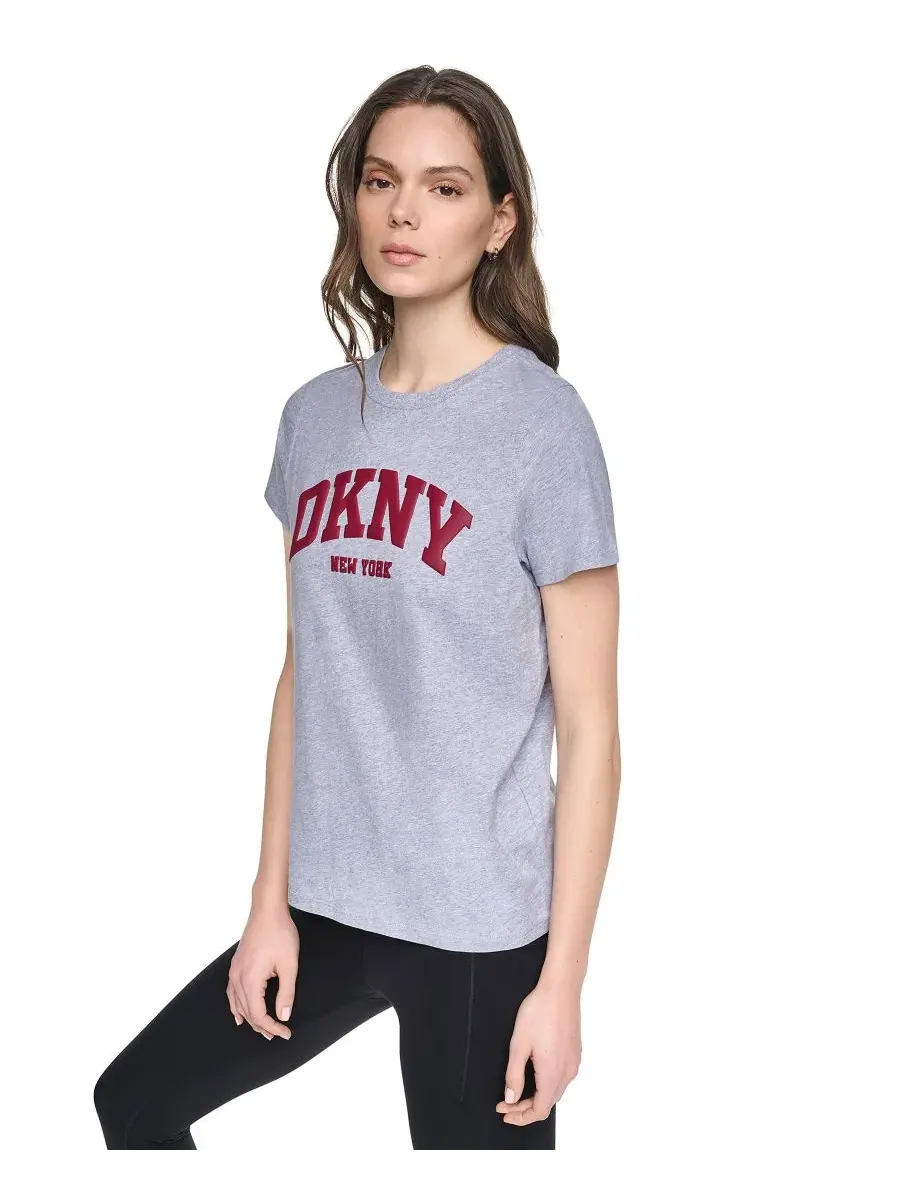 Футболка женская свободного кроя с вышивкой Puff Varsity Logo DKNY Sport, Pgh/Beet — изображение 3 из 6