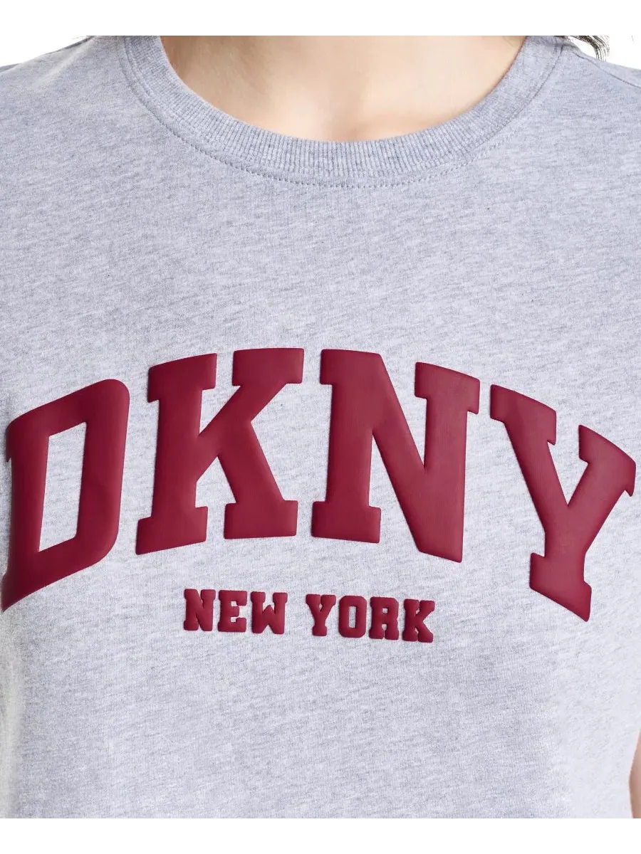 Футболка женская свободного кроя с вышивкой Puff Varsity Logo DKNY Sport, Pgh/Beet — изображение 5 из 6