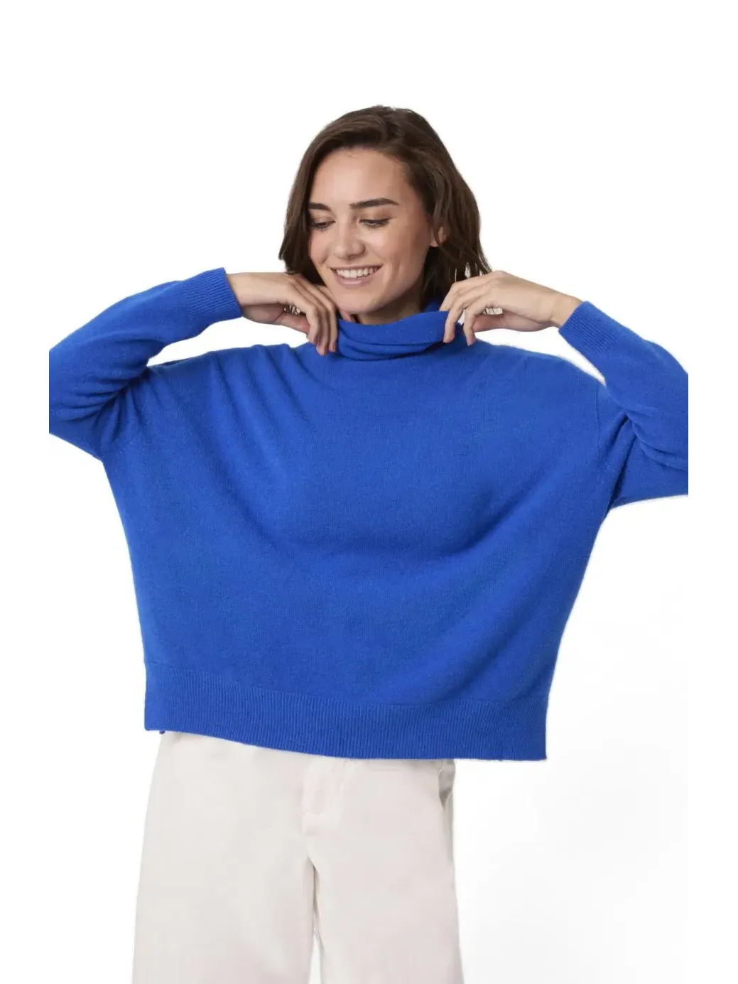 Свободный джемпер с высоким воротником, модель Oversized Slouchy Roll Neck Celtic & Co. — изображение 2 из 7, синий