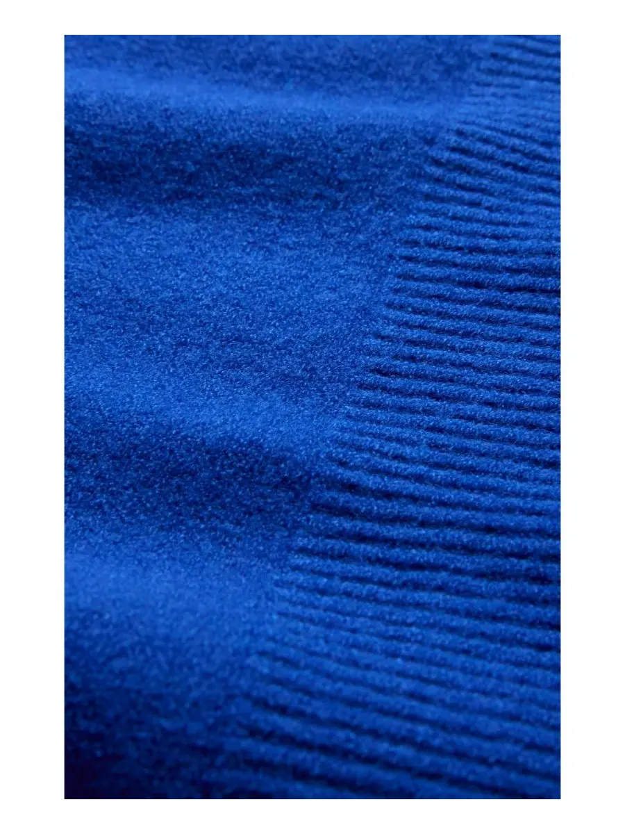 Свободный джемпер с высоким воротником, модель Oversized Slouchy Roll Neck Celtic & Co. — изображение 4 из 7, синий