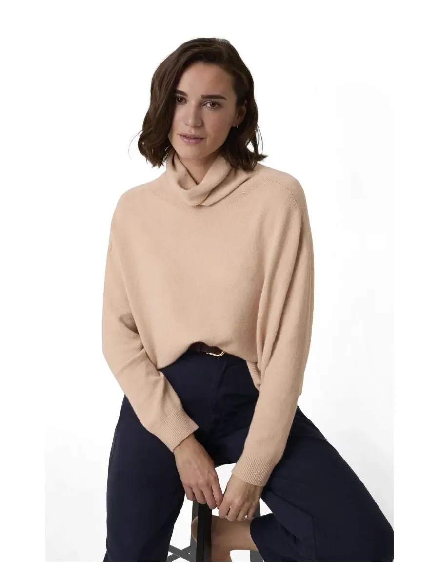 Свитер оверсайз с высоким воротником Slouchy Roll Neck Celtic & Co. — изображение 2 из 6, розовый