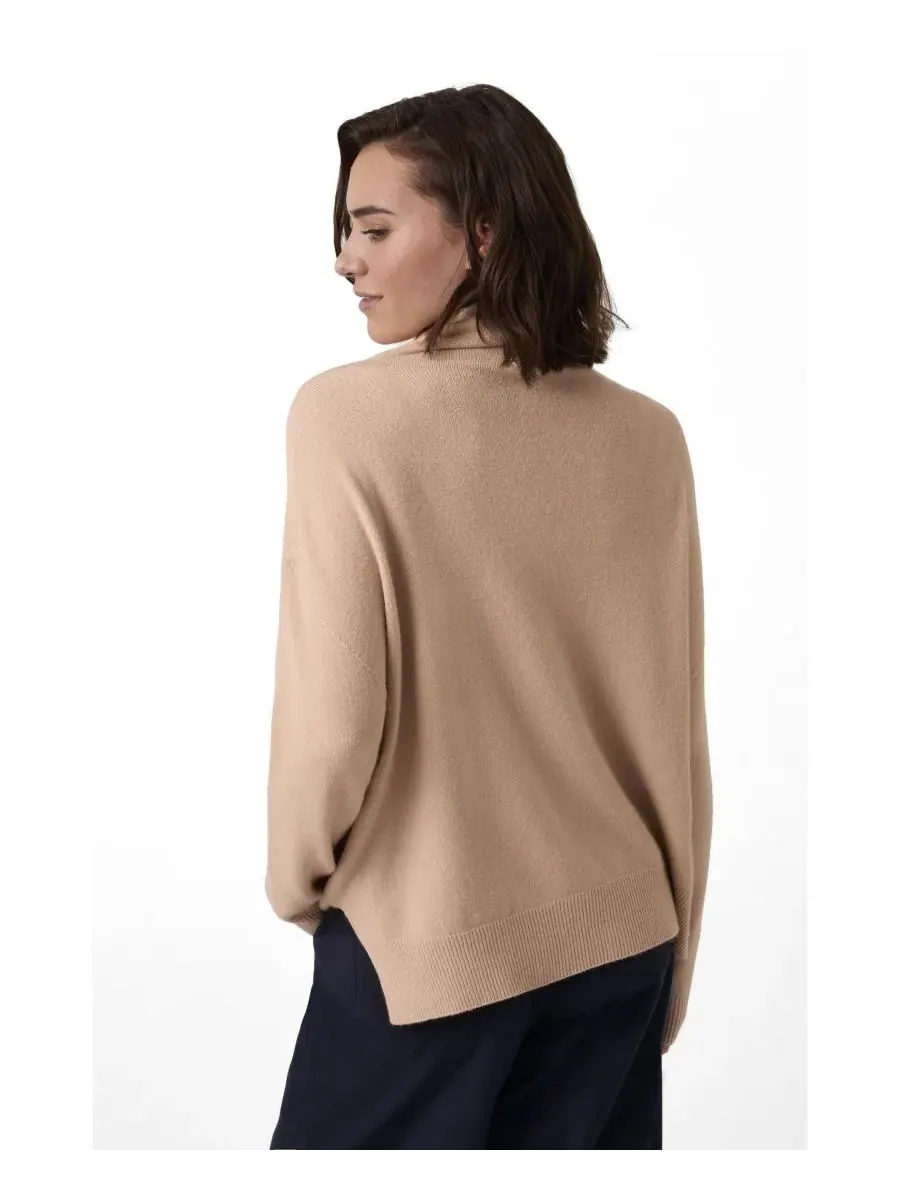 Свитер оверсайз с высоким воротником Slouchy Roll Neck Celtic & Co. — изображение 3 из 6, розовый