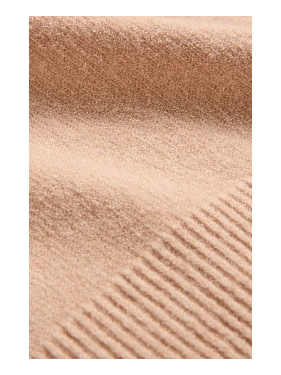 Свитер оверсайз с высоким воротником Slouchy Roll Neck Celtic & Co. — изображение 5 из 6, розовый