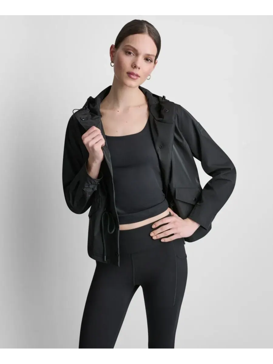 Женская куртка-ветровка с капюшоном, укороченная, асимметричная DKNY Sport — изображение 1 из 5, черный