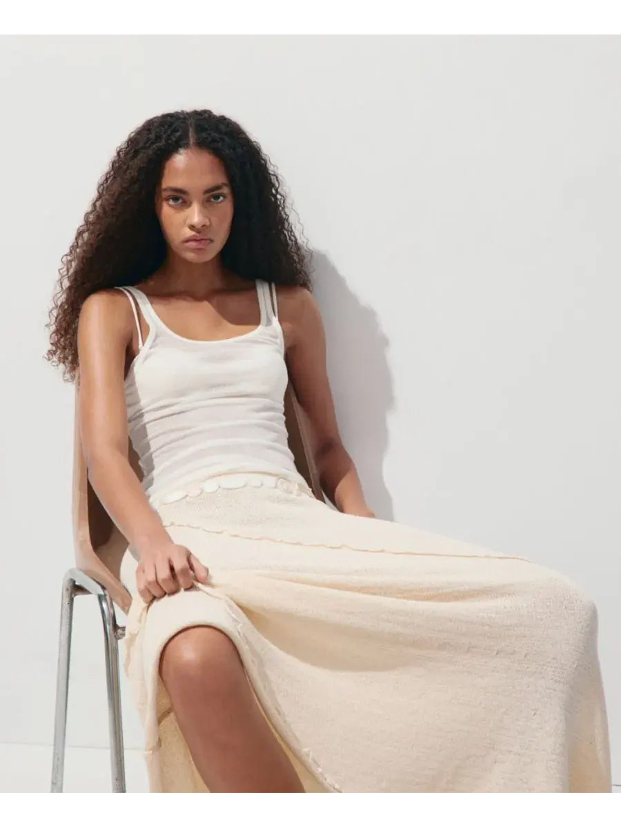 Юбка-миди с волнистой строчкой Midi Skirt Wavy Stitching Detail MANGO — изображение 3 из 6, светлый коричневый