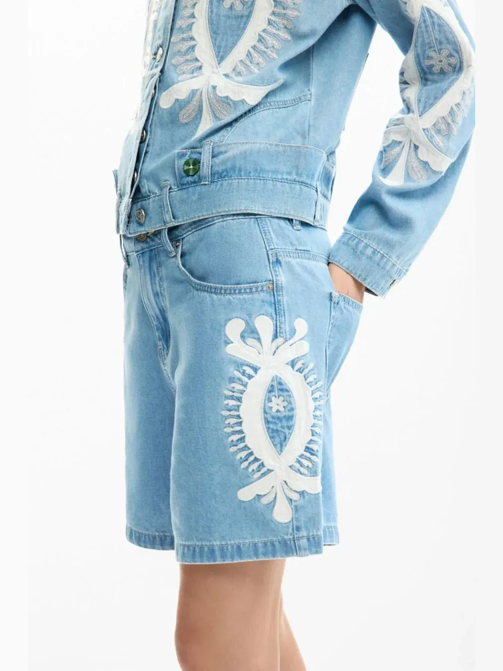 Женские джинсовые шорты-бермуды с вышивкой Desigual — изображение 10 из 10, синий