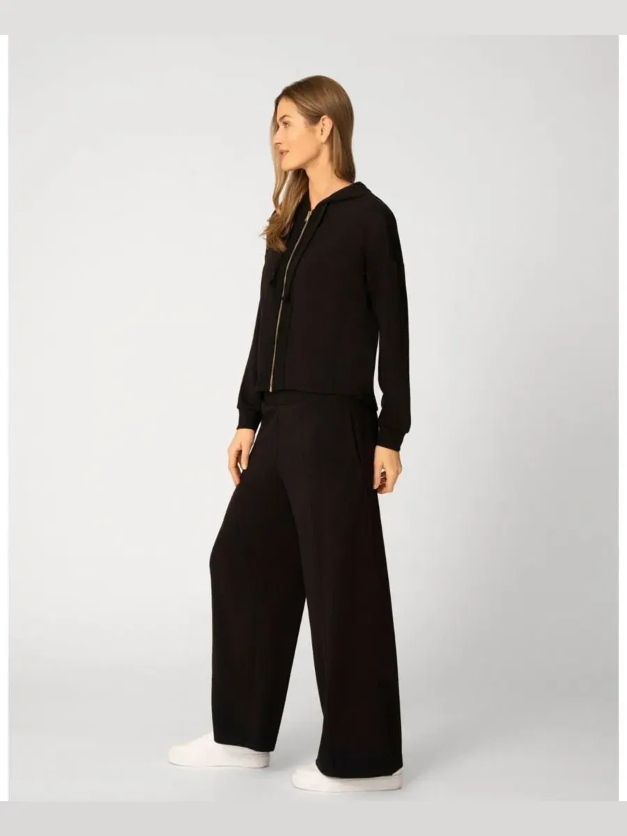 Женский комплект из худи и брюк с вязаной отделкой, модель Crochet Zip Front Pant Set Cable & Gauge — изображение 2 из 3