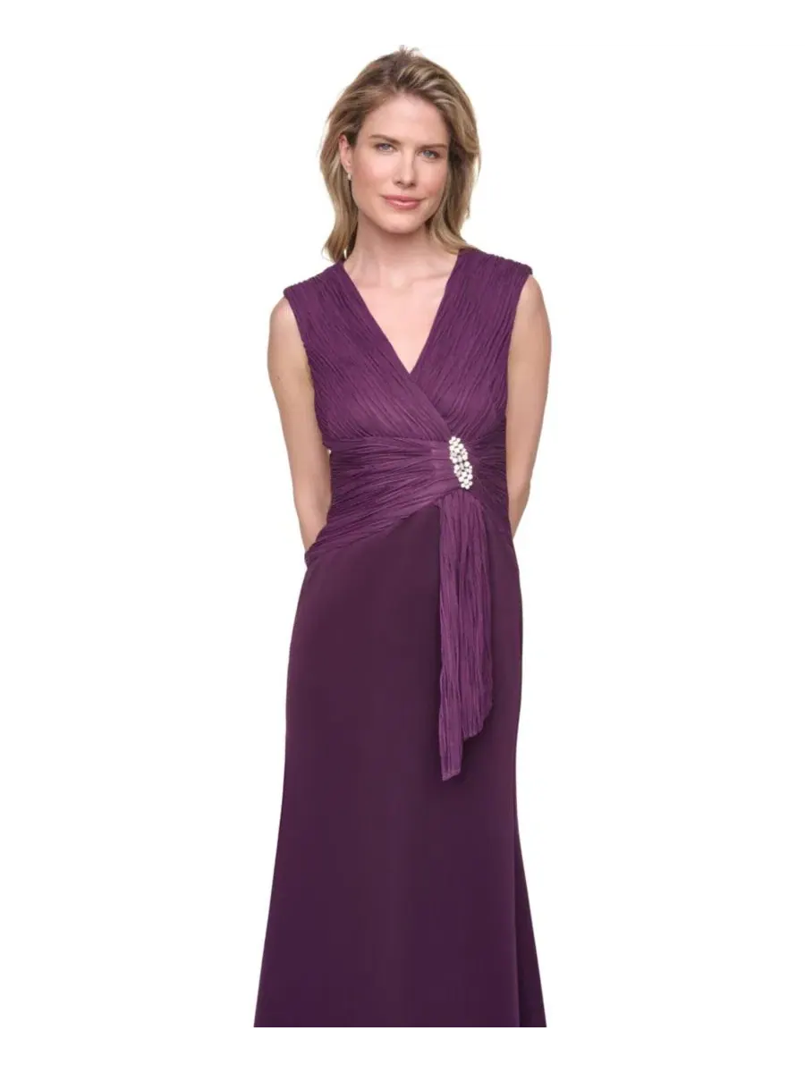 Платье-бальное без рукавов с V-образным вырезом Petite Sleeveless V-Neck Gown Jessica Howard — изображение 2 из 5, фиолетовый