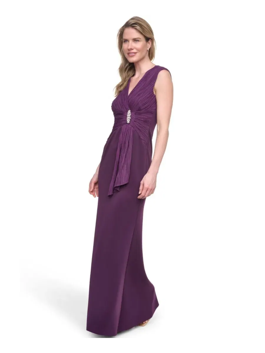 Платье-бальное без рукавов с V-образным вырезом Petite Sleeveless V-Neck Gown Jessica Howard — изображение 3 из 5, фиолетовый