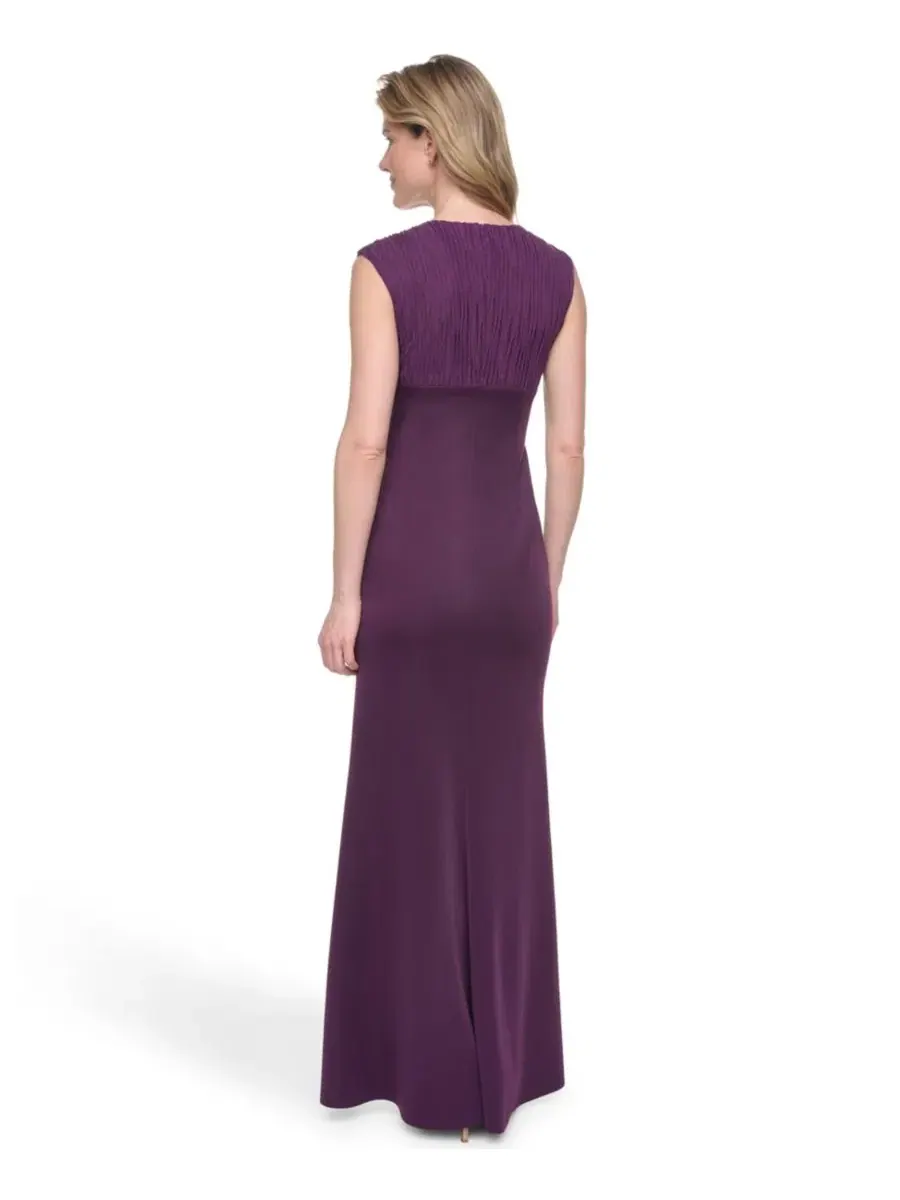 Платье-бальное без рукавов с V-образным вырезом Petite Sleeveless V-Neck Gown Jessica Howard — изображение 4 из 5, фиолетовый