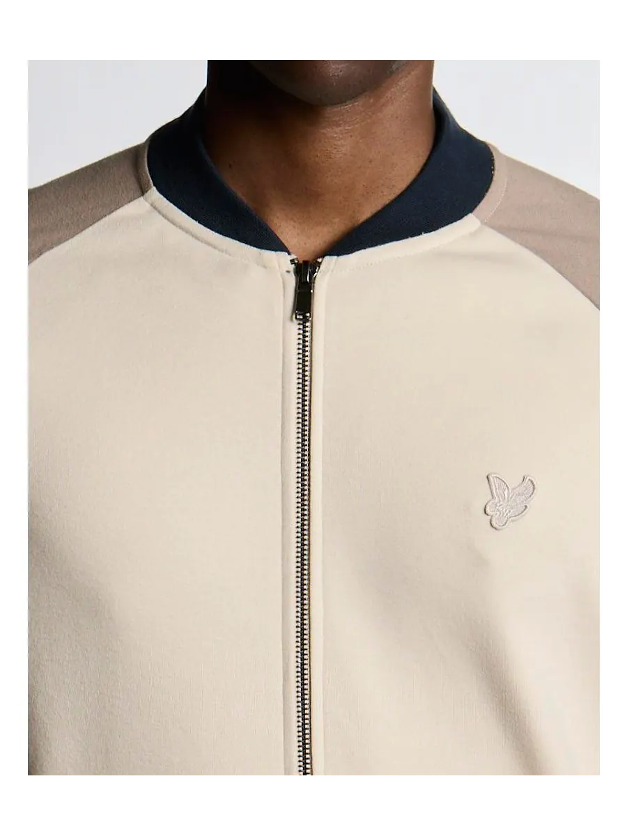 Мужская куртка-бомбер из трикотажа с контрастными рукавами реглан Lyle & Scott — изображение 5 из 6, булыжник серый