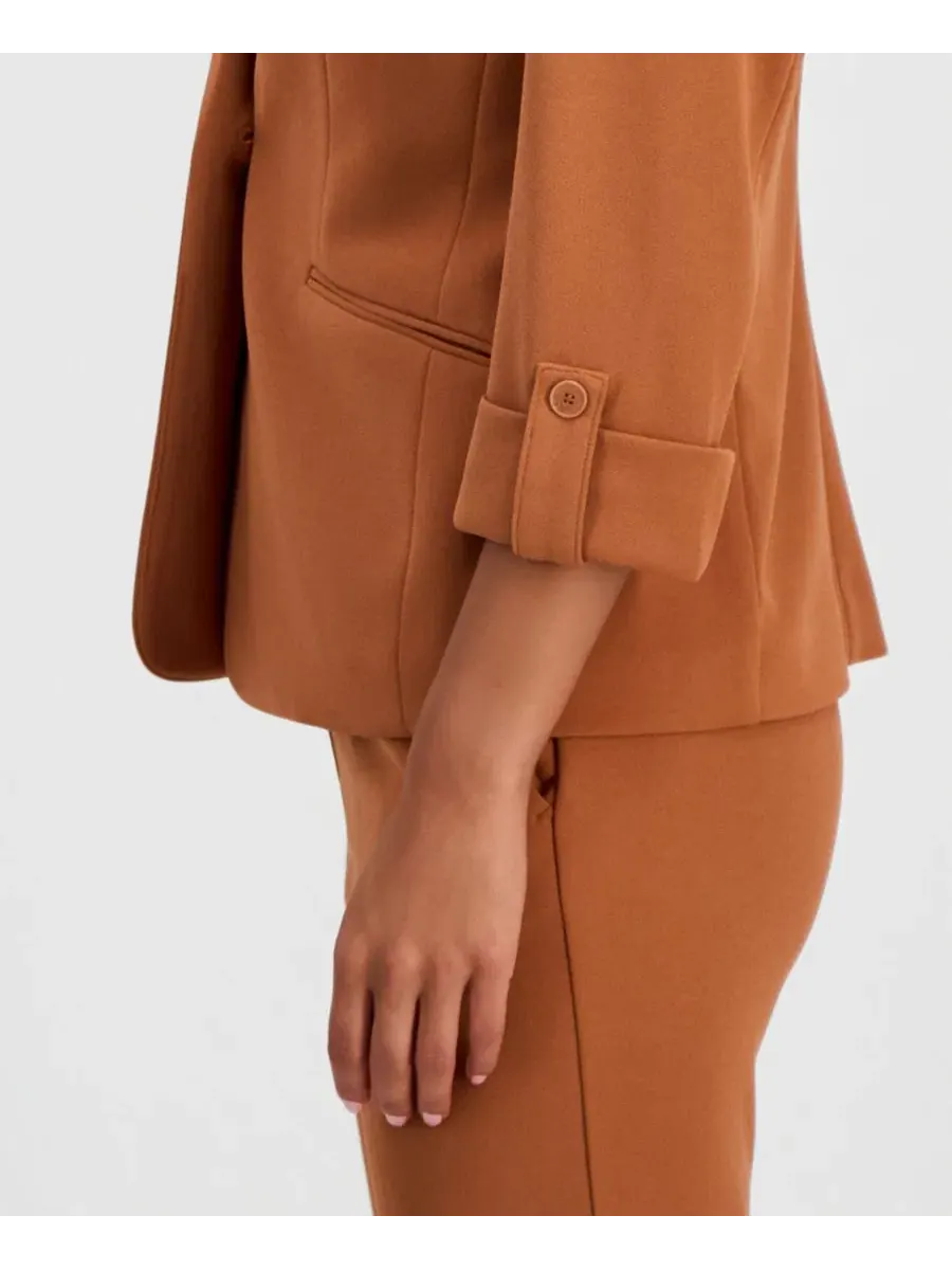 Комплект из жакета с рукавом 3/4, топа с принтом и брюк прямого кроя Anne Klein Essentials — изображение 5 из 5, кедр