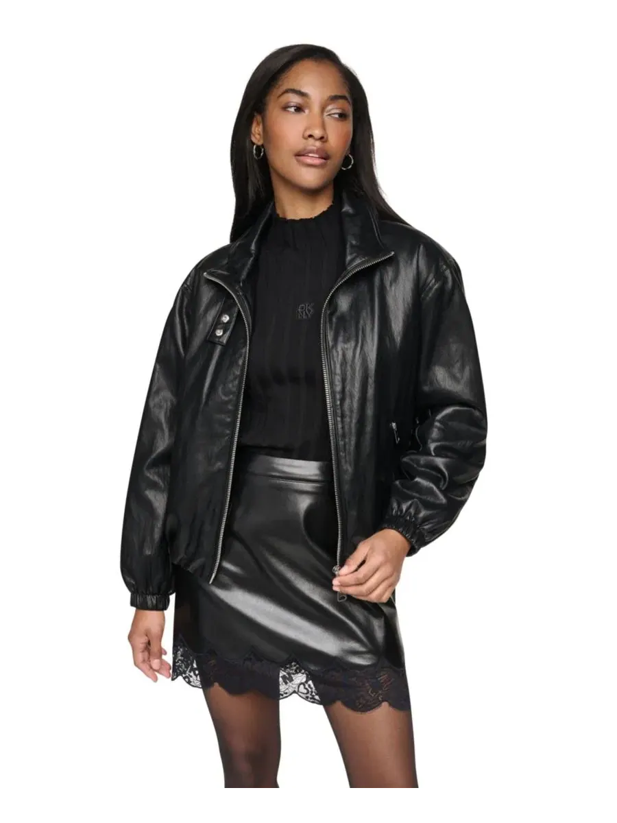 Куртка-бомбер из кожзама с высоким воротником DKNY