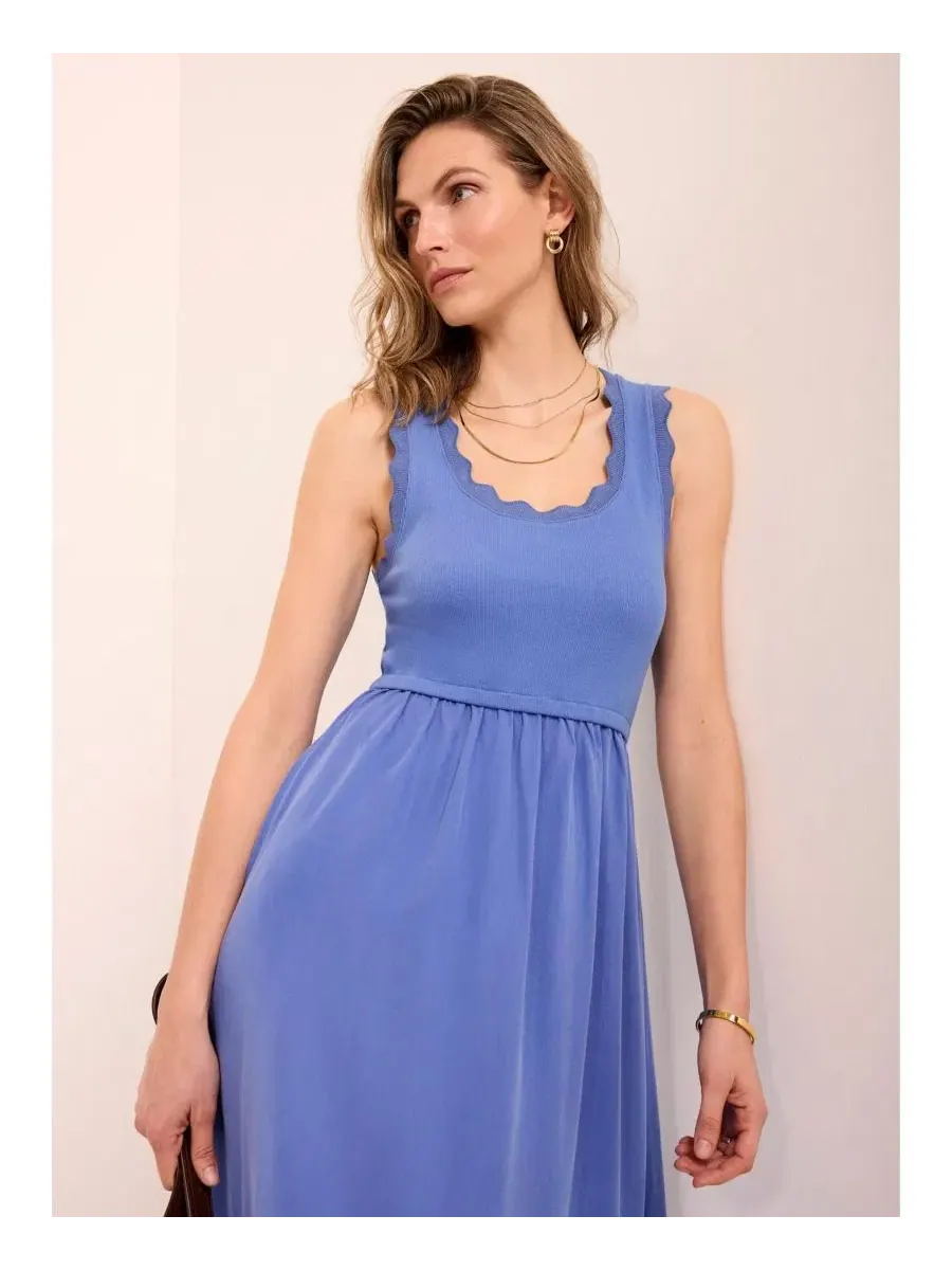 Платье-миди без рукавов с рюшами Scallop Short Sleeve Trim Mint Velvet — изображение 7 из 7, синий