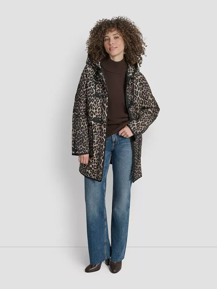 Женское стеганое пальто с капюшоном и застёжкой-молнией DKNY — изображение 7 из 7, леопардовый
