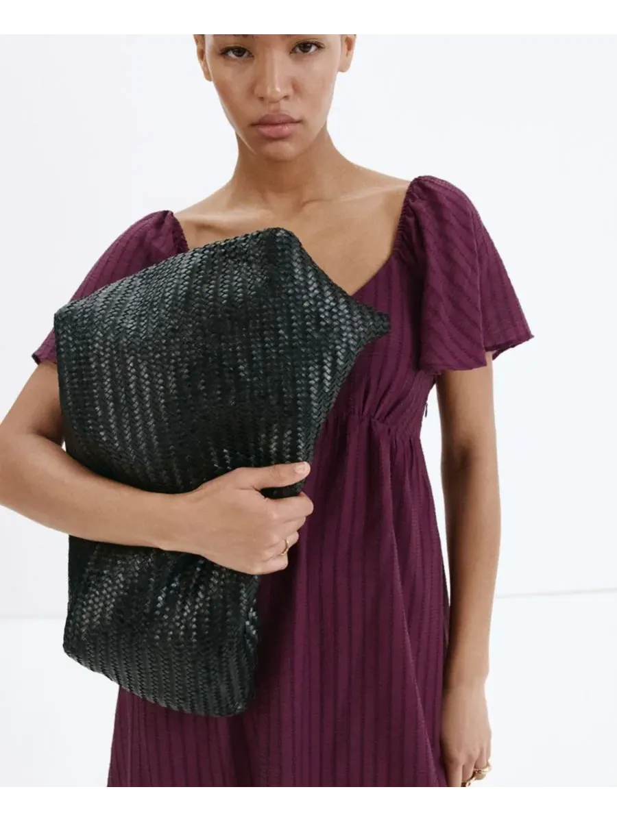 Платье миди с принтом и сборкой сзади, модель Gathered Detail Textured Dress MANGO — изображение 17 из 17, черный