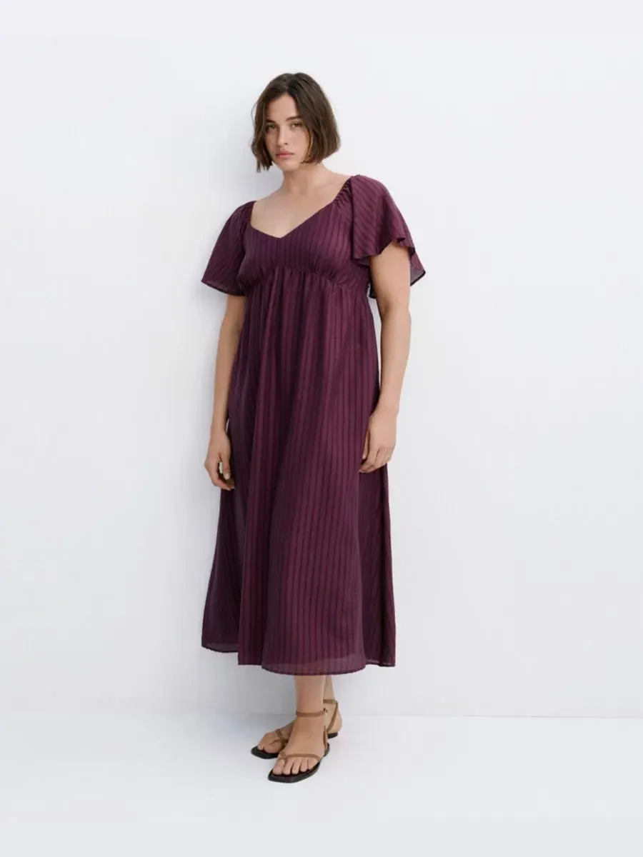 Платье миди с текстурой и сборками, модель Gathered Detail MANGO — изображение 6 из 18, темный красный