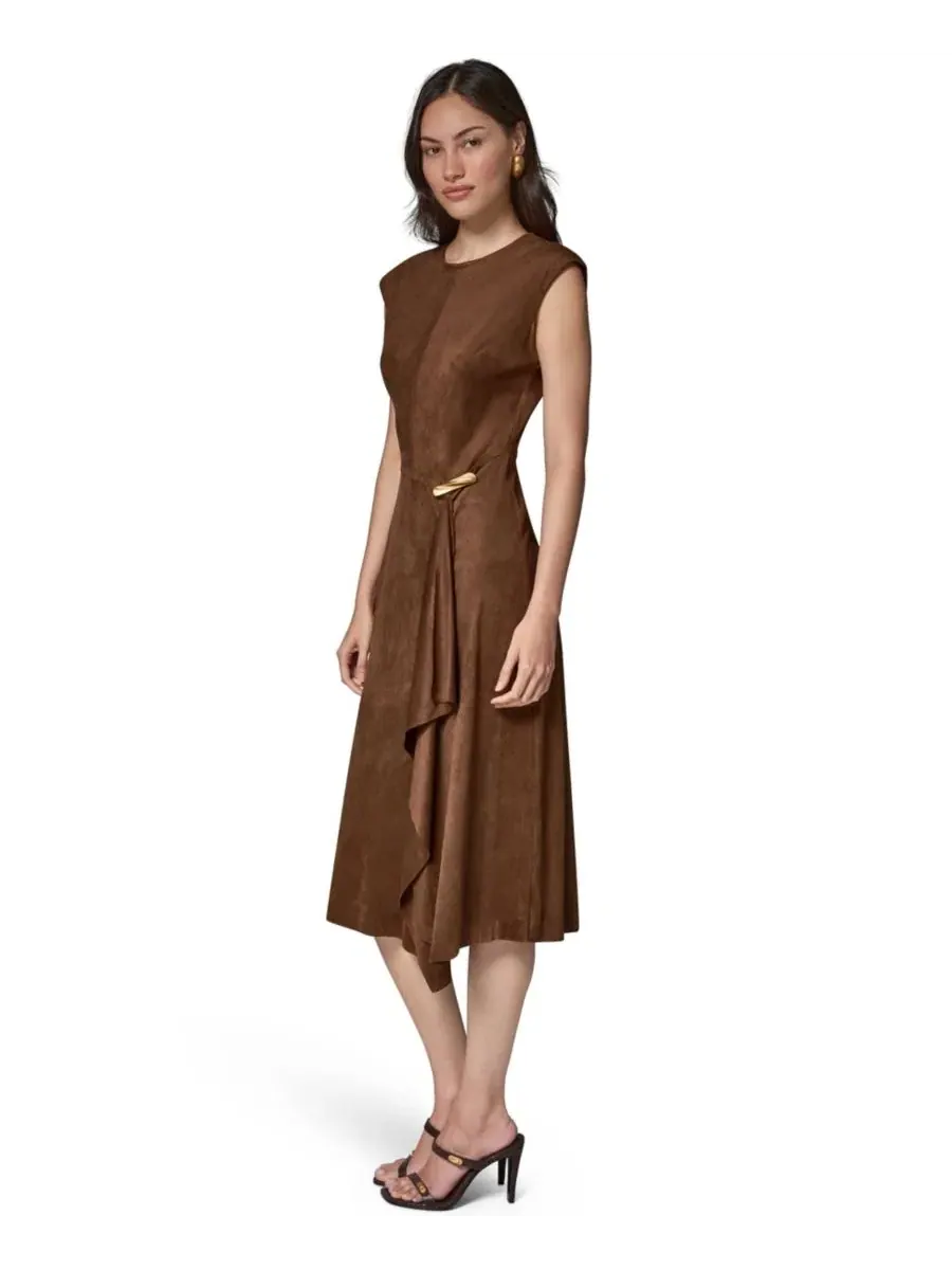 Платье миди из замши с капюшоном и рюшами Donna Karan New York — изображение 3 из 7, верблюжий