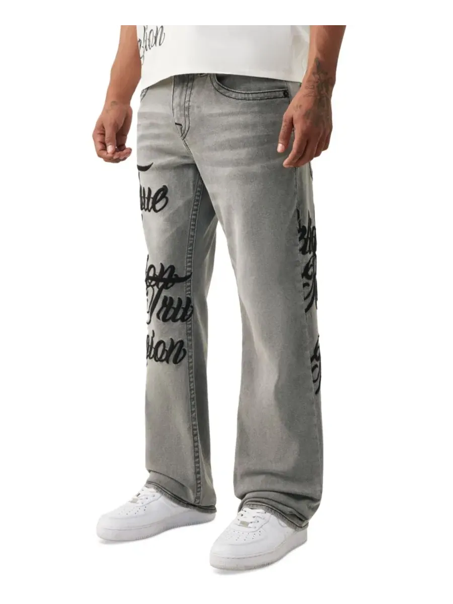Мужские джинсы Billy Bootcut с вышитыми отворотами на штанинах True Religion — изображение 2 из 3, серый