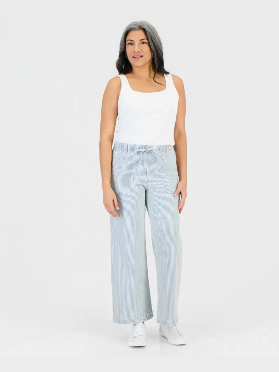 Джинсы-трапеция с широкими штанинами, модель Petite Engineer Stripe Pull-On Wide-Leg Jeans Style &