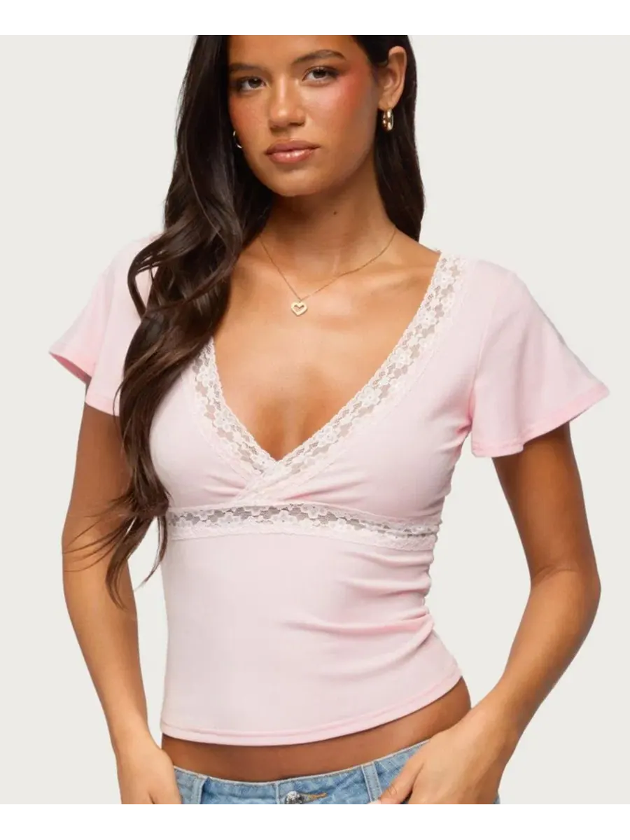 Блузка с кружевной отделкой Yvetta Lacey Flutter Sleeve Top Edikted