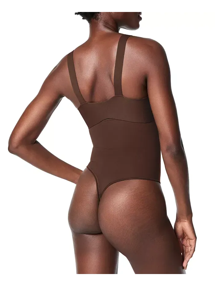 Женские бесшовные утягивающие трусы-стринги с высокой посадкой SPANX — изображение 2 из 3, коричневый
