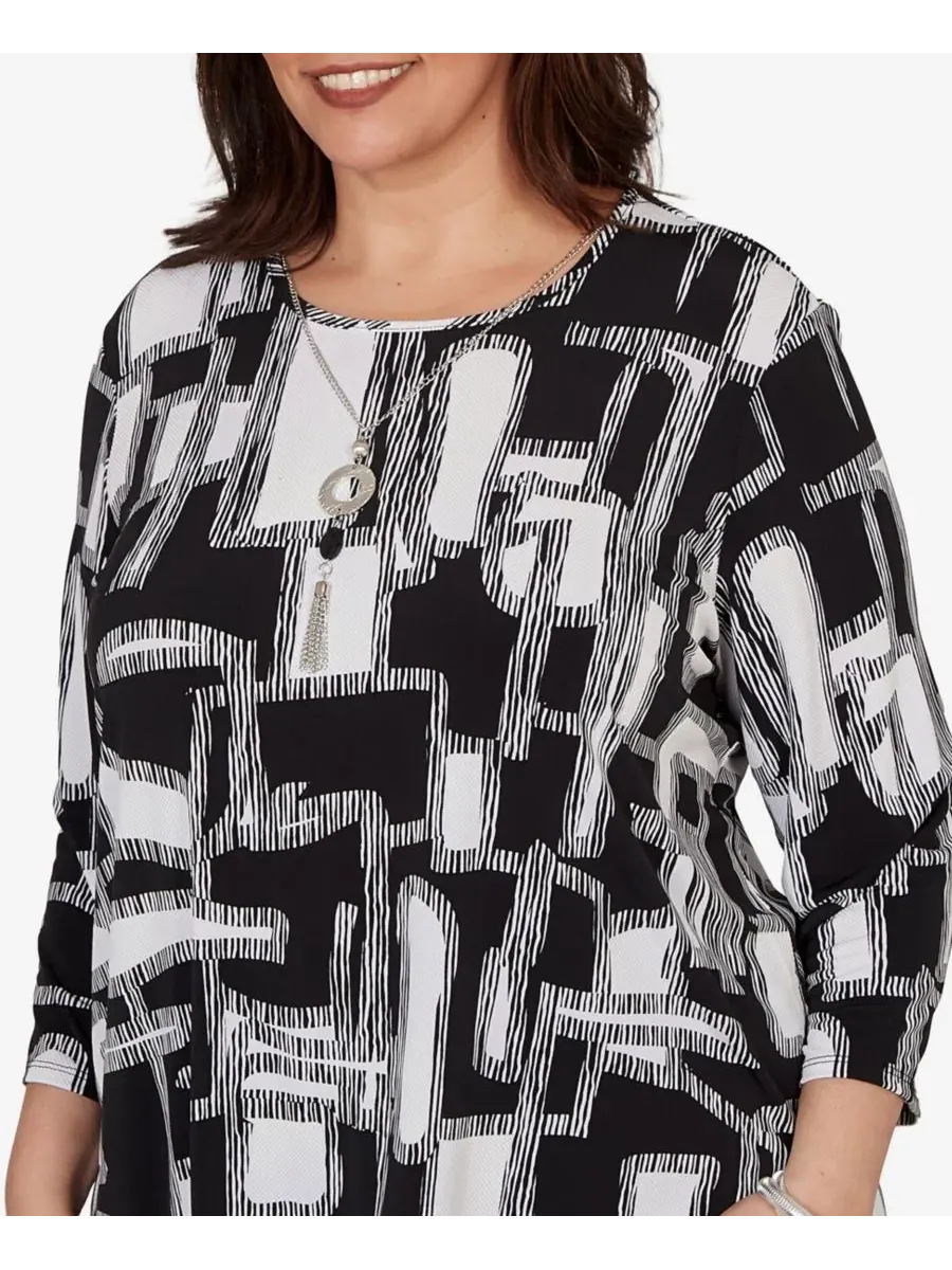 Блуза с принтом и ожерельем Plus Size Geo Boxes Puff Printed Top Alfred Dunner — изображение 4 из 5, черный