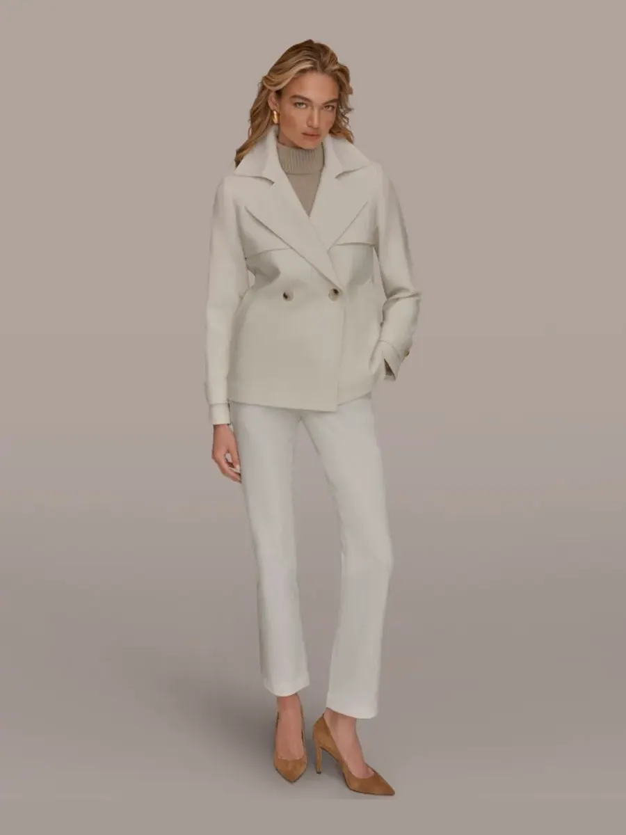 Женский короткий тренч из крепа с воротником-стойкой Donna Karan New York — изображение 2 из 8, бежевый