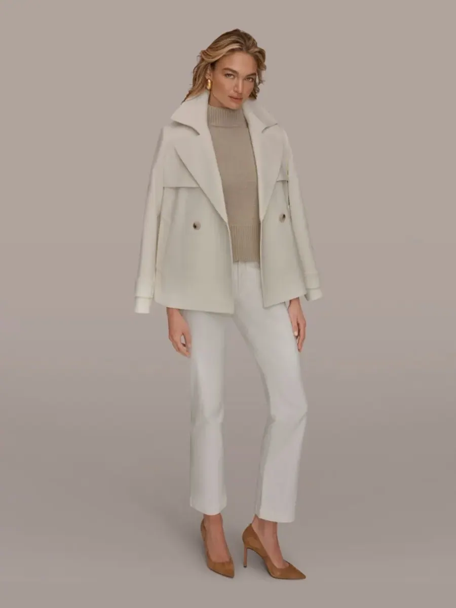 Женский короткий тренч из крепа с воротником-стойкой Donna Karan New York — изображение 3 из 8, бежевый