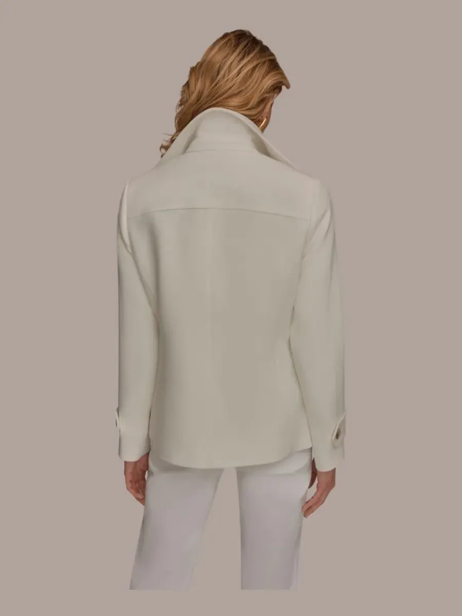 Женский короткий тренч из крепа с воротником-стойкой Donna Karan New York — изображение 8 из 8, бежевый