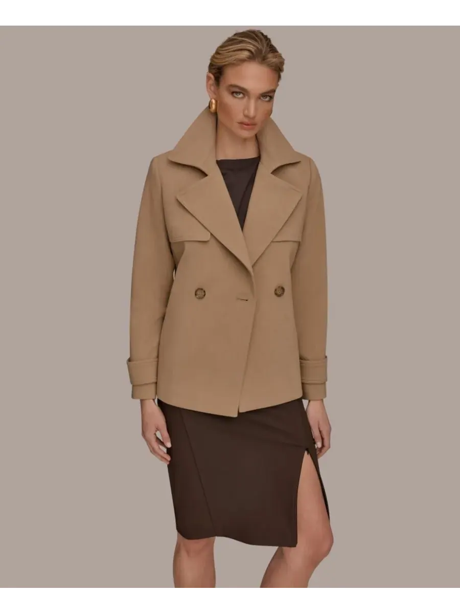 Женский короткий тренч из крепа с воротником-стойкой Donna Karan New York, светлый-camel — изображение 5 из 8, коричневый