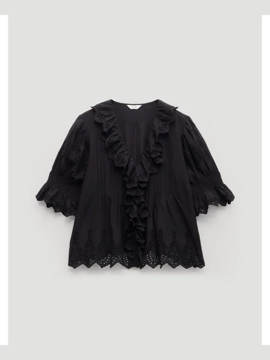 Блуза с рюшами Koa Short-Sleeve V-Neck Ruffle Blouse Hush — изображение 5 из 5, черный