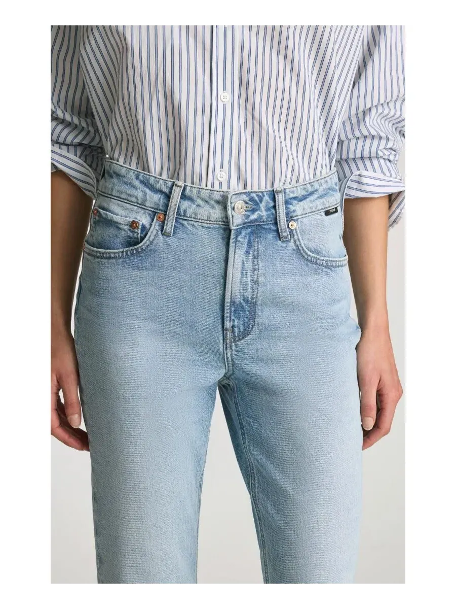 Джинсы прямого кроя с высокой посадкой New York High Rise Straight Leg In Lt Brushed Classic Blue — изображение 5 из 6