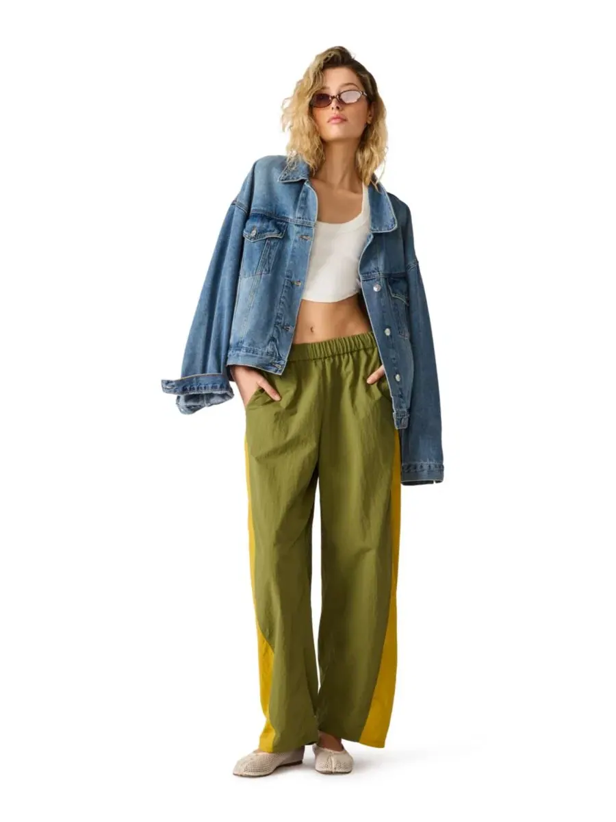 Спортивные брюки с разрезами по низу, модель Khoda Mid-Rise Barrel Track Pants Steve Madden — изображение 2 из 5, груз