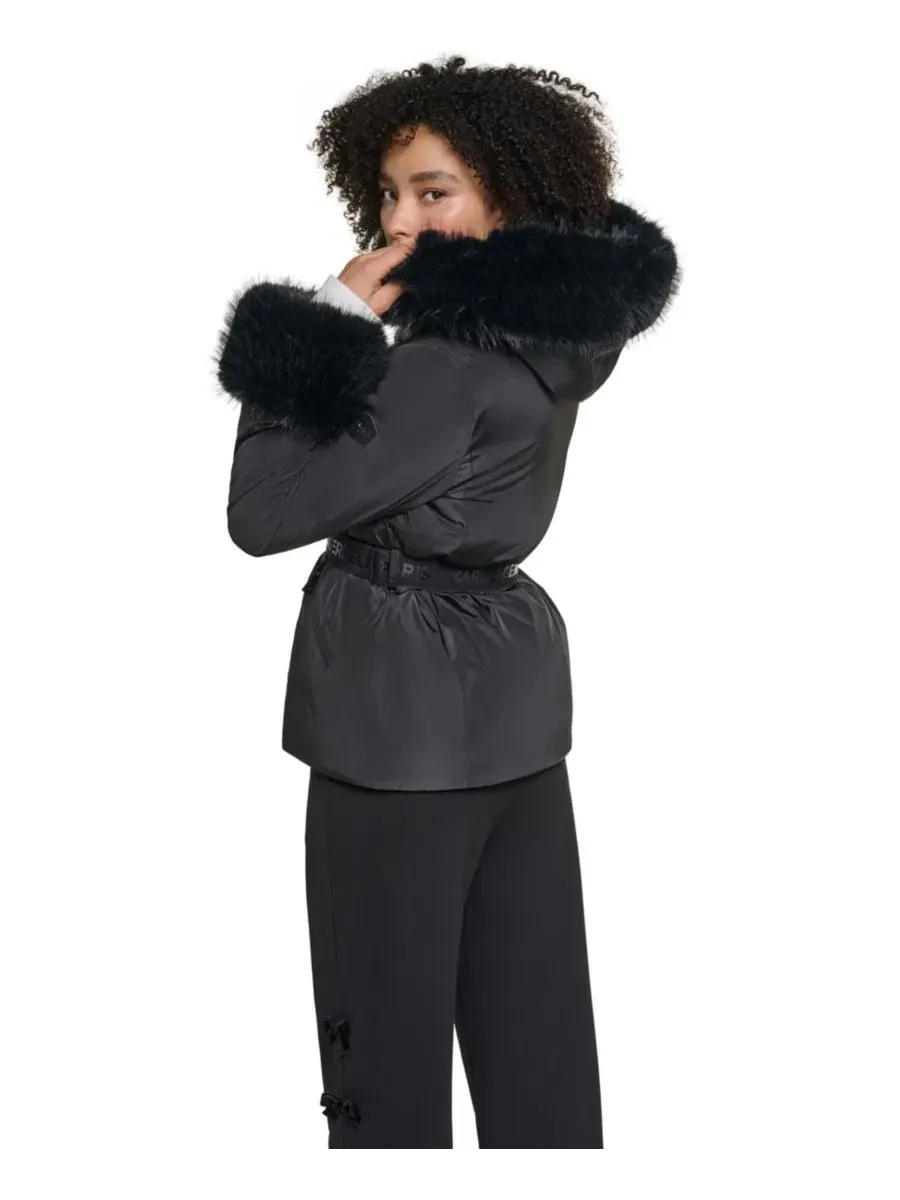Женский утепленный пуховик с капюшоном и меховой отделкой, модель Belted Hooded Fur Cuffs Puffer — изображение 5 из 8, черный