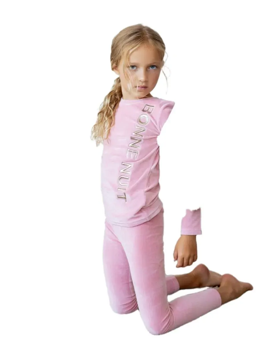 Комплект из велюра с объемными буквами Bonne Nuit NoggiWear — изображение 3 из 4, розовый