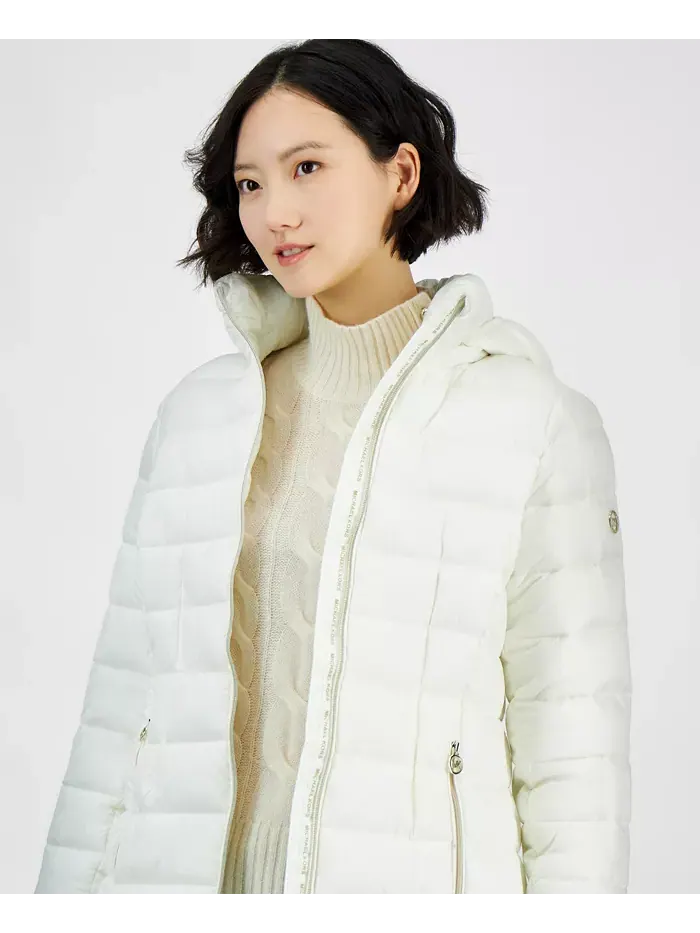 Женская утепленная куртка с капюшоном Packable Puffer на молнии Michael Kors — изображение 4 из 5, кость