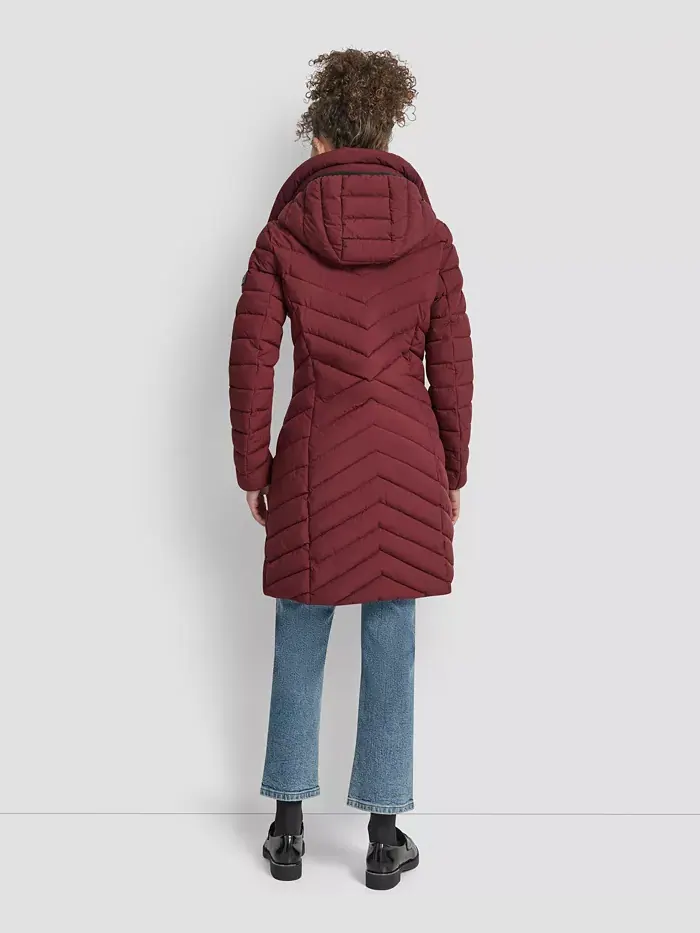 Женское стеганое пальто с комбинацией карманов DKNY — изображение 2 из 6, бордо