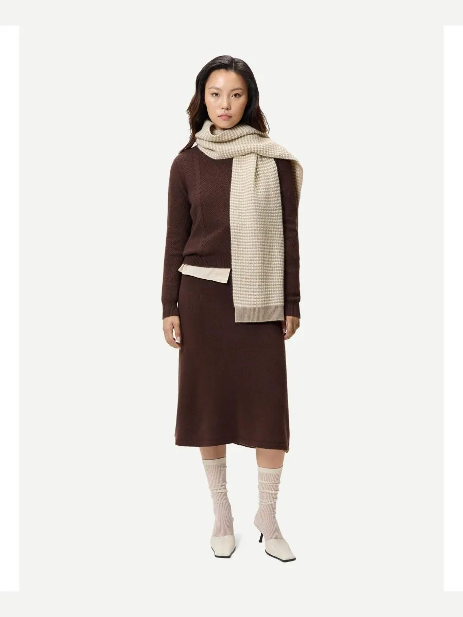 Женский укороченный кашемировый свитер с круглым вырезом Gobi Cashmere — изображение 2 из 7, черный