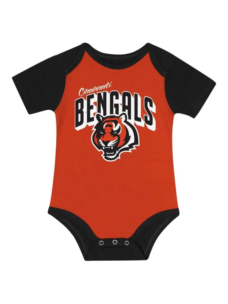 Комплект для новорожденных с боди и слюнявчиком и шапкой Cincinnati Bengals Dynamic Duo Outerstuff — изображение 3 из 5