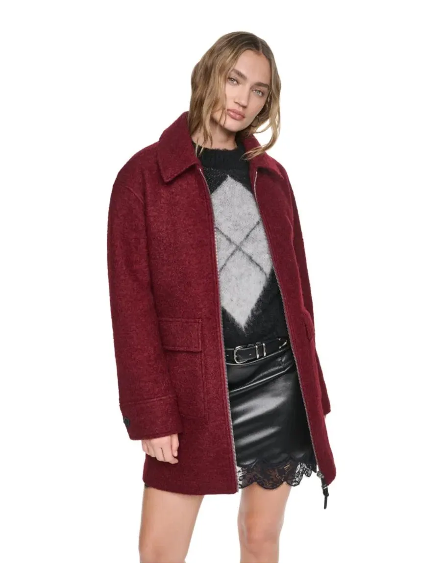 Пальто шерстяное в елочку с воротником DKNY